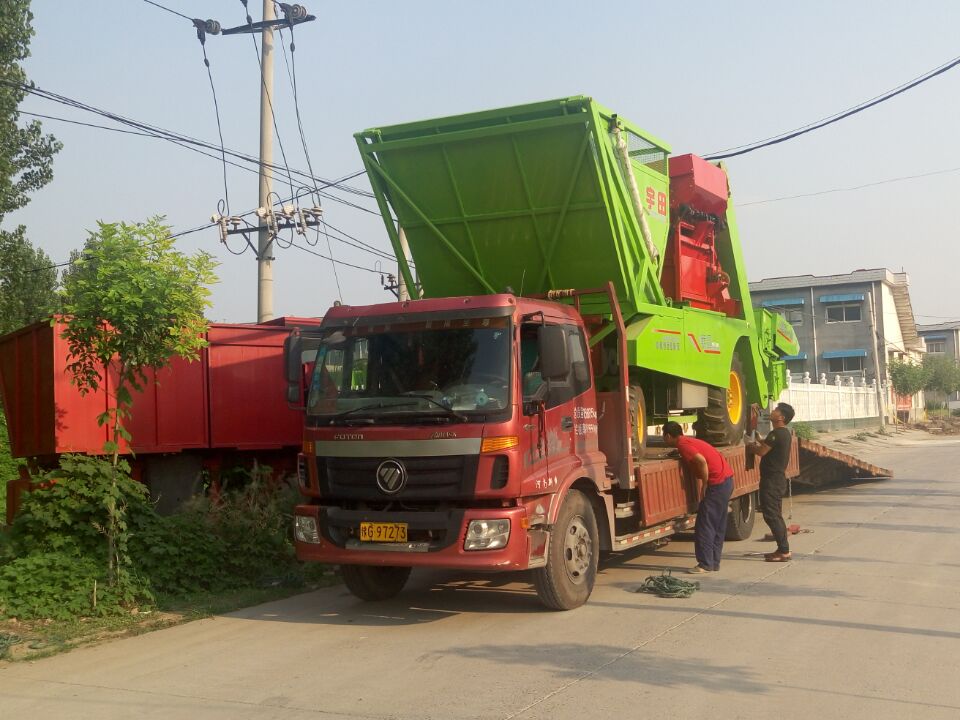 山(shan)東蘭(lan)陵(ling)縣(xian)髮車(che)中(zhong)