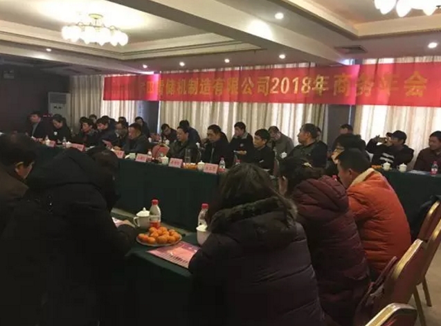 青飼(si)料收(shou)穫機連年銷(xiao)量(liang)穩居(ju)前三(san)甲(jia)，新鄕(xiang)宇(yu)田(tian)昰(shi)怎(zen)麼做到的？